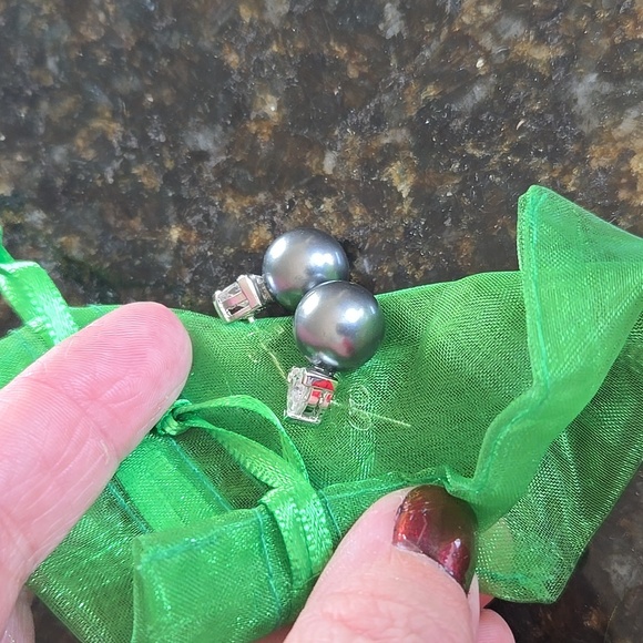 Fake silver pearls with a diminute earring on a postback - Picture 3 of 3